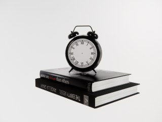 Relogio e livros